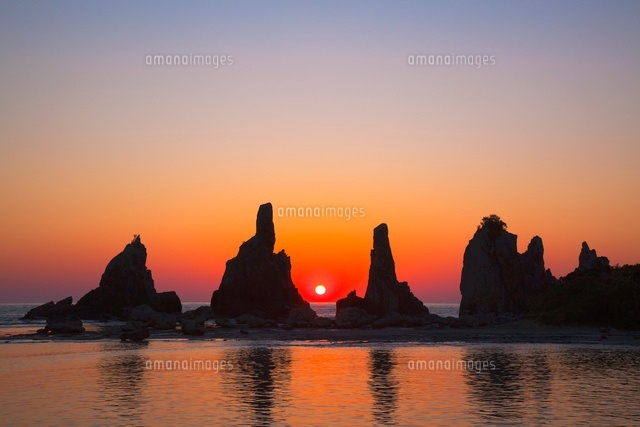 朝日と橋杭岩
(c)YOSHITSUGU NISHIGAKI/SEBUN PHOTO