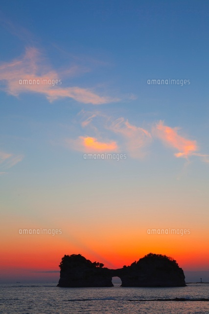 円月島夕景
(c)YOSHITSUGU NISHIGAKI/SEBUN PHOTO