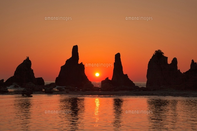 朝日と橋杭岩
(c)YOSHITSUGU NISHIGAKI/SEBUN PHOTO