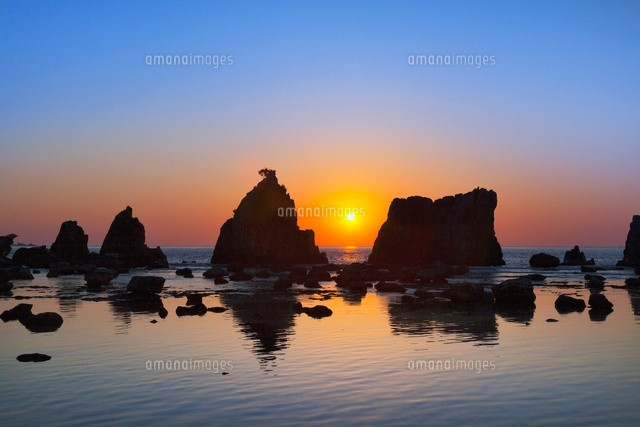 朝日と橋杭岩
(c)YOSHITSUGU NISHIGAKI/SEBUN PHOTO
