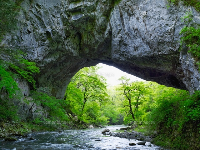 新緑の帝釈峡と雄橋
(c)YOSHITSUGU NISHIGAKI/SEBUN PHOTO