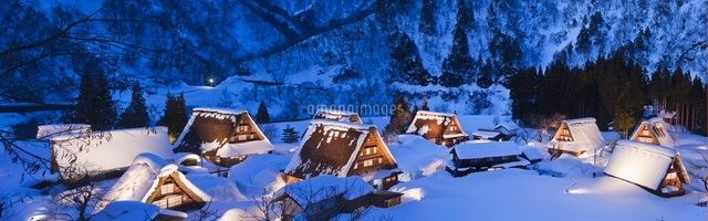 雪の五箇山ライトアップ
(c)YOSHITSUGU NISHIGAKI/SEBUN PHOTO