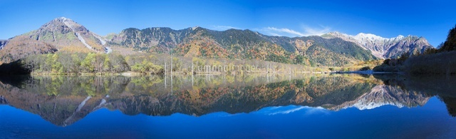 秋の大正池より焼岳と穂高岳
(c)YOSHITSUGU NISHIGAKI/SEBUN PHOTO