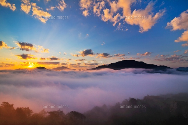 竹田城跡より雲海と日の出
(c)YOSHITSUGU NISHIGAKI/SEBUN PHOTO