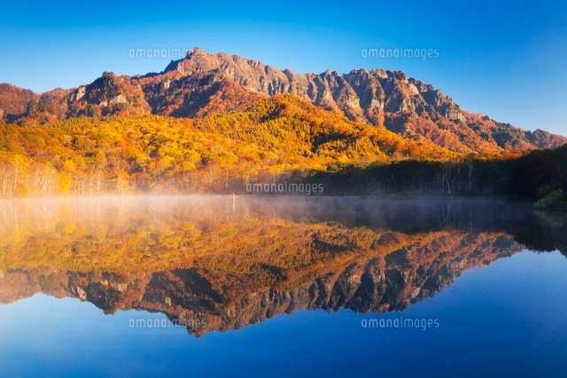 朝の鏡池と戸隠山
(c)YOSHITSUGU NISHIGAKI/SEBUN PHOTO