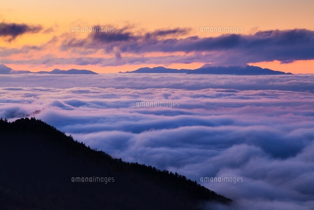 横手山より雲海と夕景
(c)YOSHITSUGU NISHIGAKI/SEBUN PHOTO