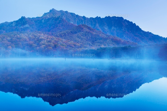 朝の鏡池と戸隠山
(c)YOSHITSUGU NISHIGAKI/SEBUN PHOTO