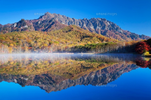 秋の鏡池と戸隠山
(c)YOSHITSUGU NISHIGAKI/SEBUN PHOTO