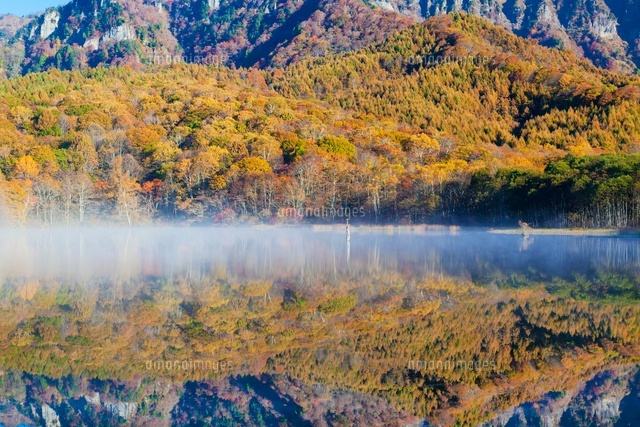 秋の鏡池と戸隠山
(c)YOSHITSUGU NISHIGAKI/SEBUN PHOTO