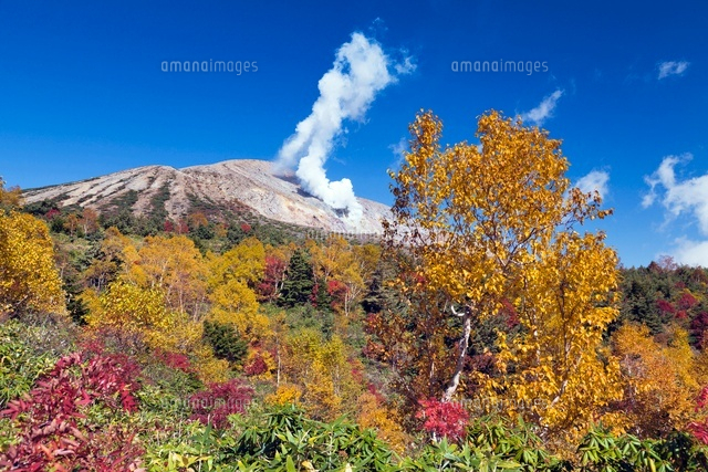 紅葉と一切経山
(c)YOSHITSUGU NISHIGAKI/SEBUN PHOTO
