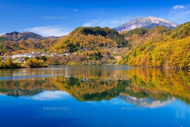 秋の木御岳湖と御岳
(c)YOSHITSUGU NISHIGAKI/SEBUN PHOTO