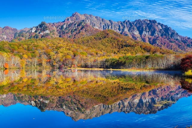秋の鏡池と戸隠山
(c)YOSHITSUGU NISHIGAKI/SEBUN PHOTO
