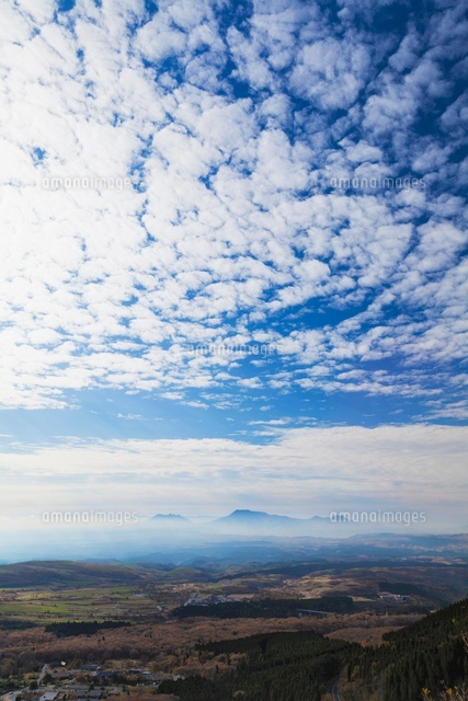 瀬の本高原と阿蘇山
(c)YOSHITSUGU NISHIGAKI/SEBUN PHOTO