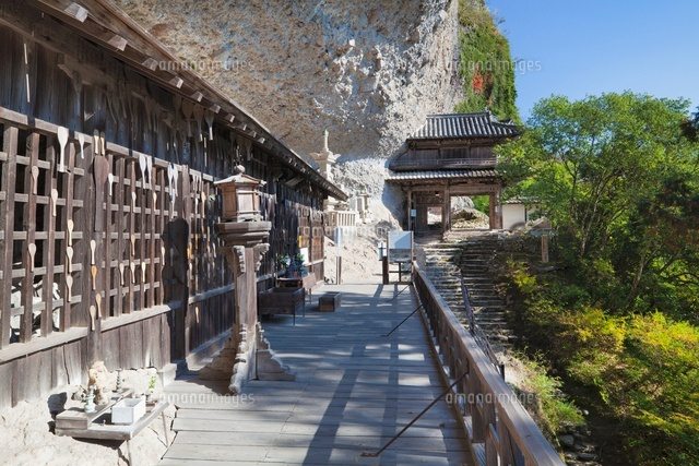秋の羅漢寺,山門と千体地蔵尊
(c)YOSHITSUGU NISHIGAKI/SEBUN PHOTO