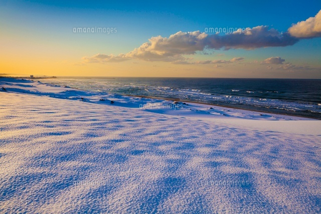 雪の鳥取砂丘と夕景
(c)YOSHITSUGU NISHIGAKI/SEBUN PHOTO