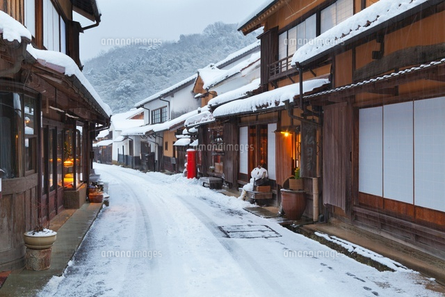 雪の大森銀山の街並み夕景
(c)YOSHITSUGU NISHIGAKI/SEBUN PHOTO
