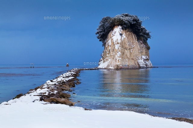雪の見附島
(c)YOSHITSUGU NISHIGAKI/SEBUN PHOTO