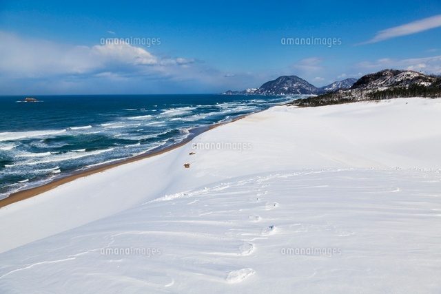 雪の鳥取砂丘
(c)YOSHITSUGU NISHIGAKI/SEBUN PHOTO