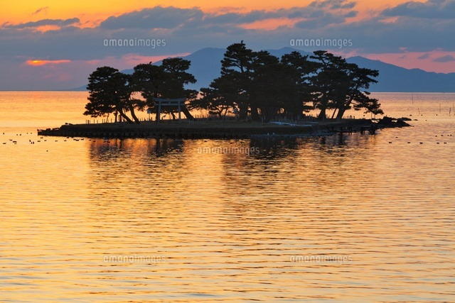 宍道湖と嫁ヶ島夕景
(c)YOSHITSUGU NISHIGAKI/SEBUN PHOTO
