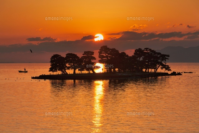 宍道湖と嫁ヶ島の夕日
(c)YOSHITSUGU NISHIGAKI/SEBUN PHOTO