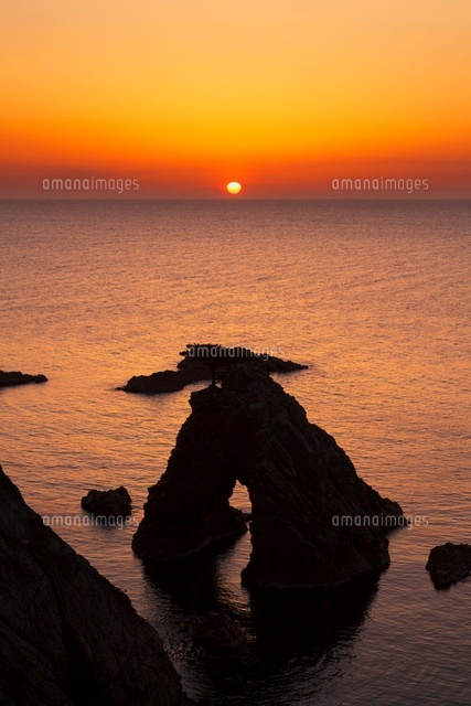 浦富海岸の夕日.千貫松島
(c)YOSHITSUGU NISHIGAKI/SEBUN PHOTO