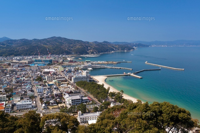 洲本城跡より洲本市街と大浜海岸
(c)YOSHITSUGU NISHIGAKI/SEBUN PHOTO