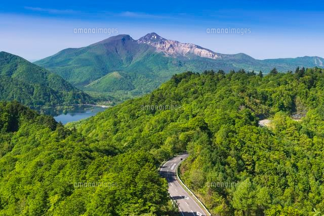 裏磐梯 磐梯吾妻レークラインと磐梯山
(c)YOSHITSUGU NISHIGAKI/SEBUN PHOTO