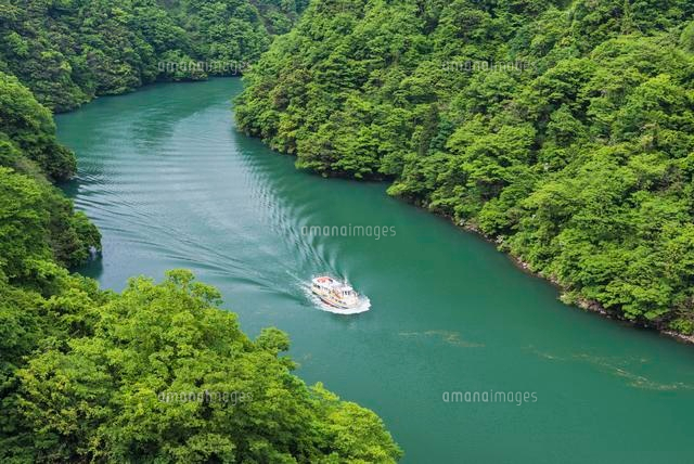 庄川峡と遊覧船
(c)YOSHITSUGU NISHIGAKI/SEBUN PHOTO