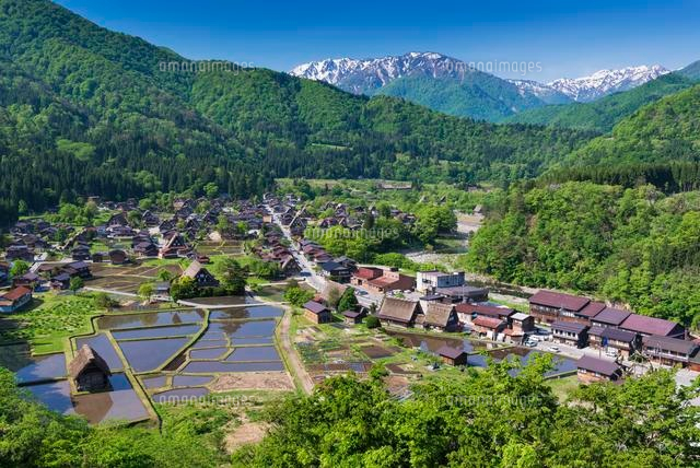 白川郷と白山
(c)YOSHITSUGU NISHIGAKI/SEBUN PHOTO