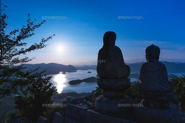 五百羅漢と瀬戸内海の夕日
(c)YOSHITSUGU NISHIGAKI/SEBUN PHOTO