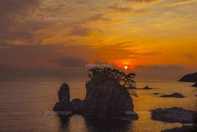 日の出と浄土ヶ浦海岸
(c)YOSHITSUGU NISHIGAKI/SEBUN PHOTO