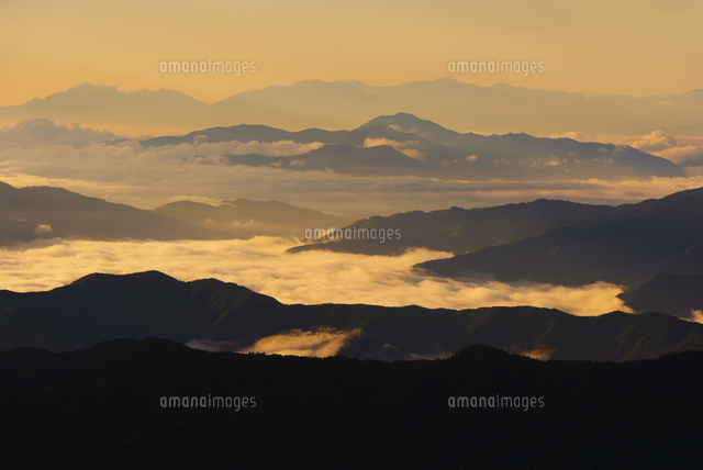 朝の雲海と山並み
(c)YOSHITSUGU NISHIGAKI/SEBUN PHOTO