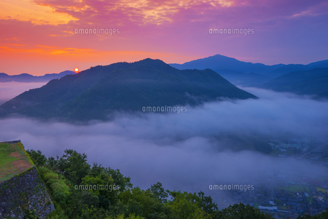 竹田城跡より雲海と日の出
(c)YOSHITSUGU NISHIGAKI/SEBUN PHOTO