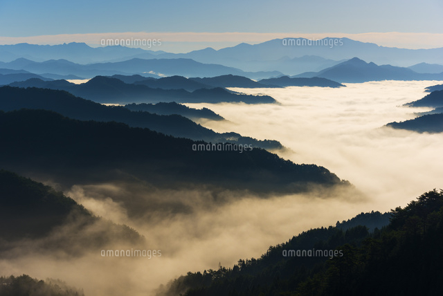 朝の雲海と山並み
(c)YOSHITSUGU NISHIGAKI/SEBUN PHOTO