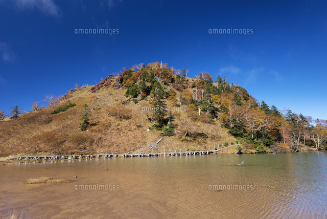 紅葉の弥陀ヶ池と座禅山.日光白根山
(c)YOSHITSUGU NISHIGAKI/SEBUN PHOTO