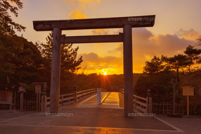 朝の伊勢神宮内宮の鳥居
(c)YOSHITSUGU NISHIGAKI/SEBUN PHOTO
