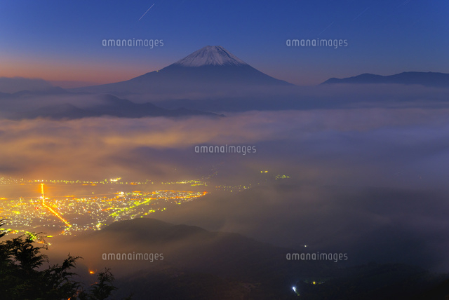 朝の雲海と富士山
(c)YOSHITSUGU NISHIGAKI/SEBUN PHOTO