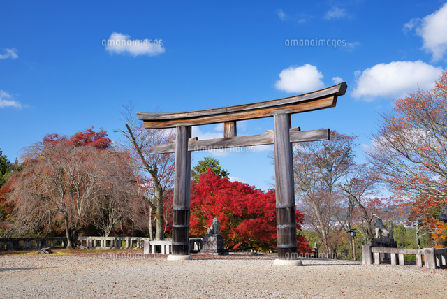 紅葉と吉野神宮
(c)YOSHITSUGU NISHIGAKI/SEBUN PHOTO