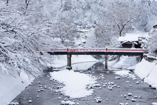 雪の中橋と宮川
(c)YOSHITSUGU NISHIGAKI/SEBUN PHOTO