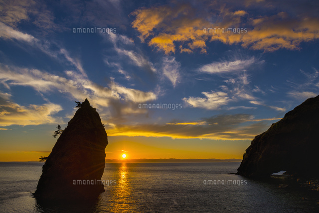 越後七浦の夕日と佐渡島
(c)YOSHITSUGU NISHIGAKI/SEBUN PHOTO