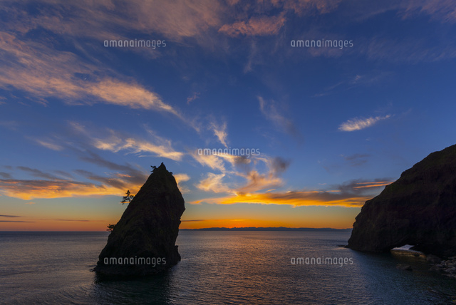 越後七浦との夕景と佐渡島
(c)YOSHITSUGU NISHIGAKI/SEBUN PHOTO