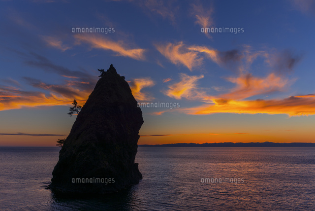越後七浦との夕景と佐渡島
(c)YOSHITSUGU NISHIGAKI/SEBUN PHOTO
