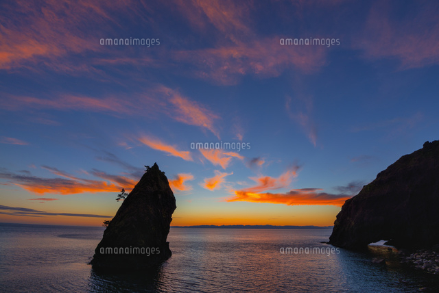 越後七浦との夕景と佐渡島
(c)YOSHITSUGU NISHIGAKI/SEBUN PHOTO