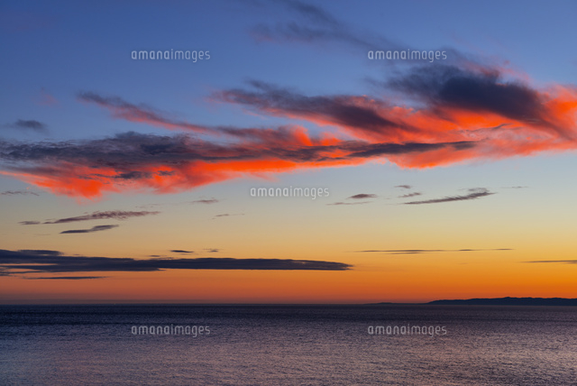 越後七浦との夕景と佐渡島
(c)YOSHITSUGU NISHIGAKI/SEBUN PHOTO