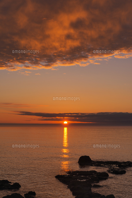 ウトロ港と夕日
(c)YOSHITSUGU NISHIGAKI/SEBUN PHOTO