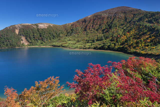 紅葉の五色沼と一切経山
(c)YOSHITSUGU NISHIGAKI/SEBUN PHOTO