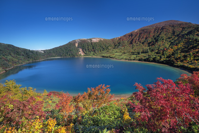 紅葉の五色沼と一切経山
(c)YOSHITSUGU NISHIGAKI/SEBUN PHOTO