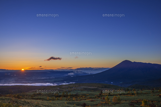 八幡平より朝の岩手山と日の出
(c)YOSHITSUGU NISHIGAKI/SEBUN PHOTO