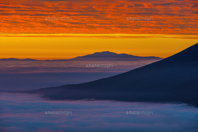 八幡平より朝の雲海と早池峰山
(c)YOSHITSUGU NISHIGAKI/SEBUN PHOTO