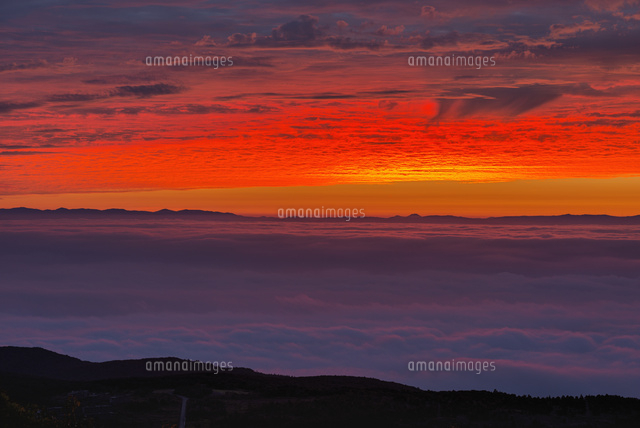 八幡平より雲海と朝焼け
(c)YOSHITSUGU NISHIGAKI/SEBUN PHOTO